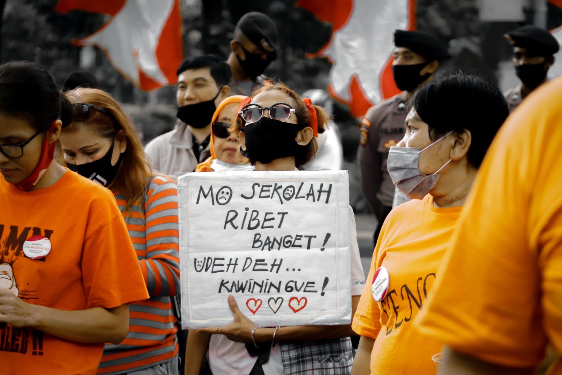 Ilustrasi cancel culture di Indonesia, menyoroti debat publik dan dampak media sosial terhadap reputasi individu