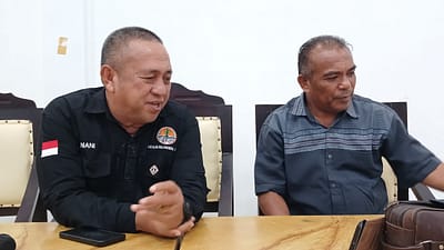 Ketua Panitia Lokal Porprov Malut, Yudhiahart Noya dan Seretaris Umum KONI Halut Roby N. Pangety, saat Rapat via Zoom bersama KONI Malut (foto kierahainsight.id)